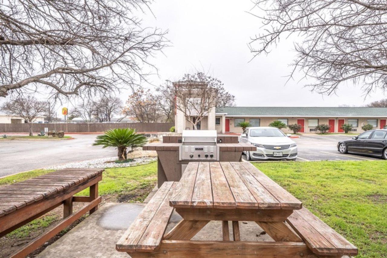 Oyo Hotel San Antonio Near At&T Center Dış mekan fotoğraf